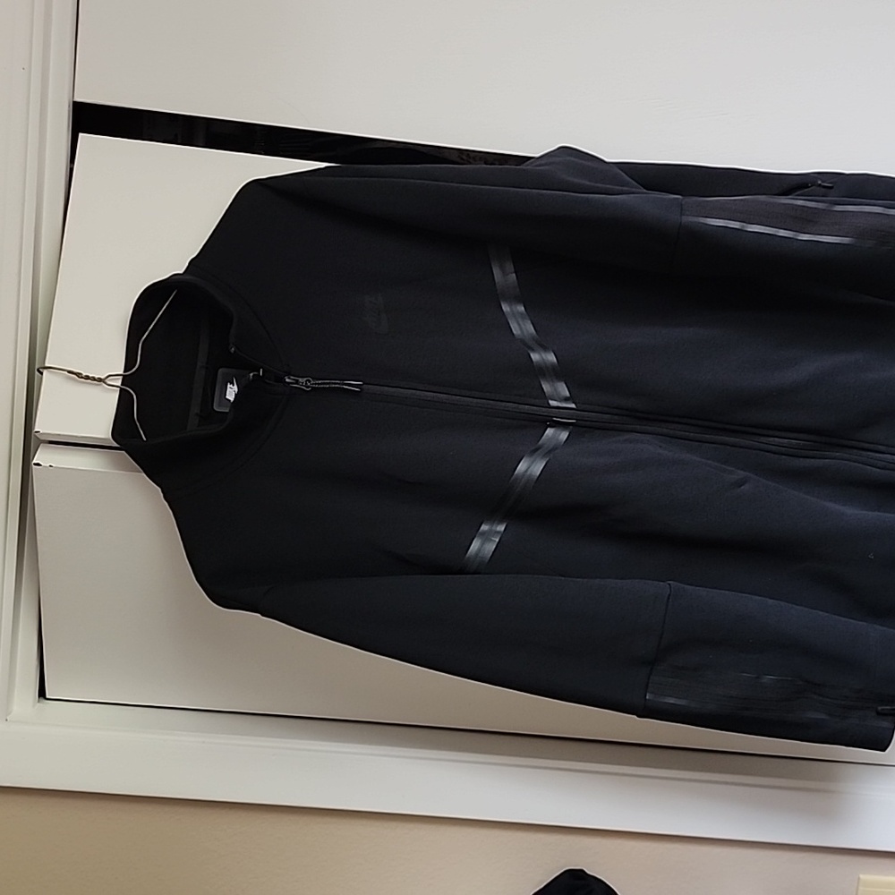 Nike Sportswear Women's full zip jacket sz large Tech fleece